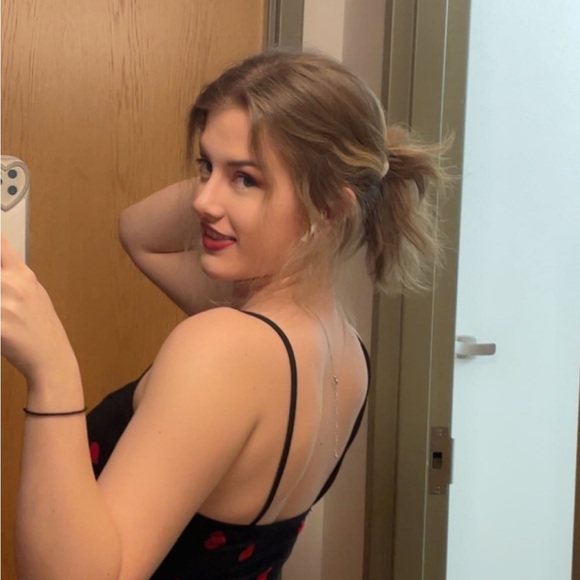 Meet your Posher, Arianna - Picture 1 of 1